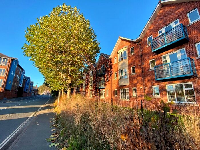 2 Bedroom Flat For Sale In Tudor Street, Central, Exeter, EX4