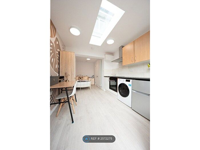 Studio To Rent In Kings Hedges Road, Cambridge, CB4