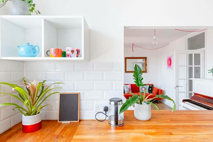 2 Bedroom Flat To Rent In Homerton High Street, Hackney, London, E9