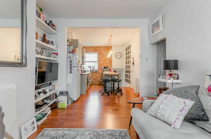 2 Bedroom Flat To Rent In Lower Richmond Road, West Putney, London, SW15