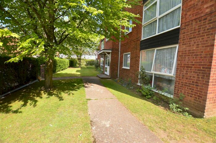 2 Bedroom Flat To Rent In New Road, Croxley Green, Rickmansworth, WD3