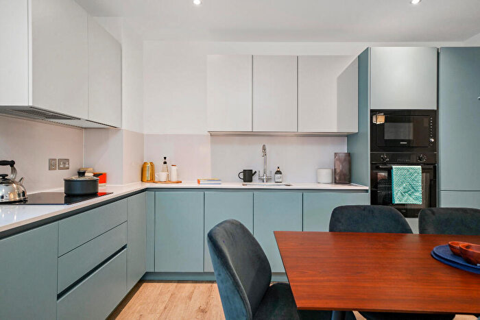2 Bedroom Apartment To Rent In Chalk, M5