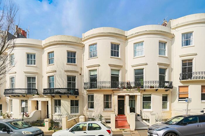 2 Bedroom Flat For Sale In Lansdowne Place, Hove, BN3