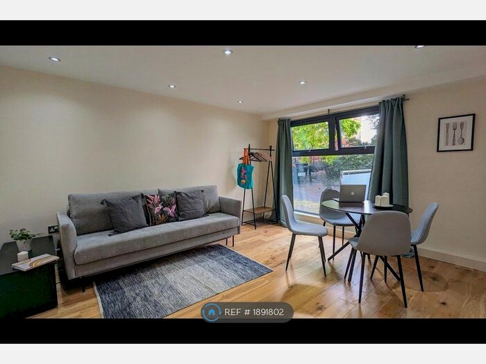2 Bedroom Flat To Rent In Portcullis House, London, E8