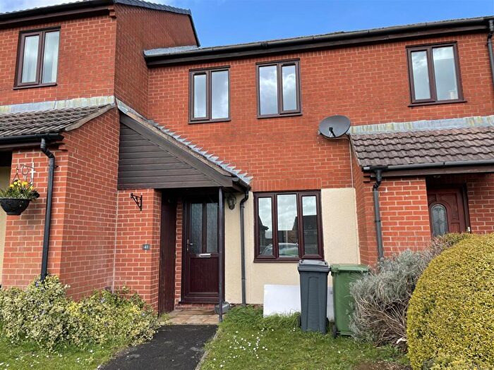 2 Bedroom Property To Rent In Larkrise, Cam, GL11