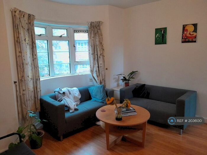 2 Bedroom Flat To Rent In Hughes Mansions, London, E1