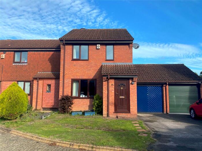 3 Bedroom Semi-Detached House To Rent In Redwood Gardens, Totton, Southampton, Hampshire, SO40
