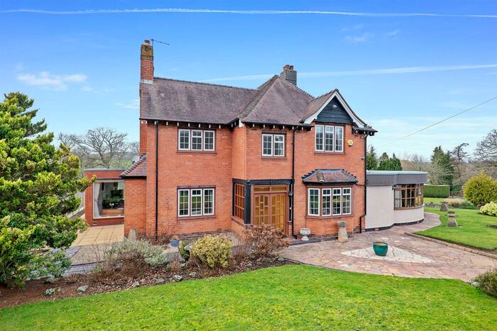 6 Bedroom Detached House For Sale In Redditch Road, Alvechurch, Birmingham, B48