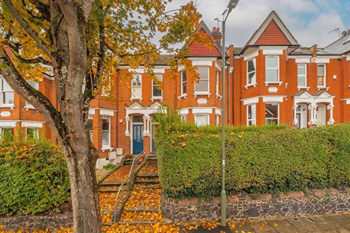 3 Bedroom Flat For Sale In Sutton Road, London, N10