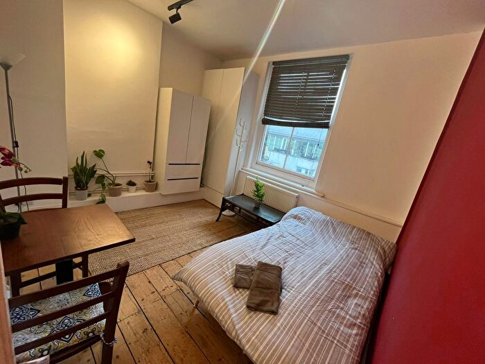 Studio To Rent In Upper St, London, N1