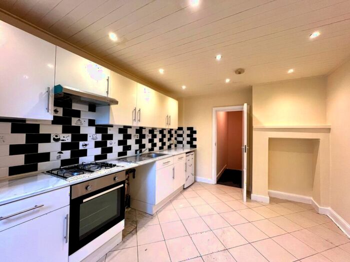 2 Bedroom Flat To Rent In Burnt Oak Broadway, Edgware, Greater London, HA8