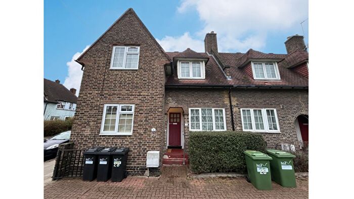 1 Bedroom Property For Sale In Fitzneal Street, Shepherds Bush, London, W12