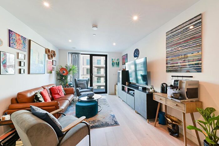 2 Bedroom Flat To Rent In John Cabot House, London, E16