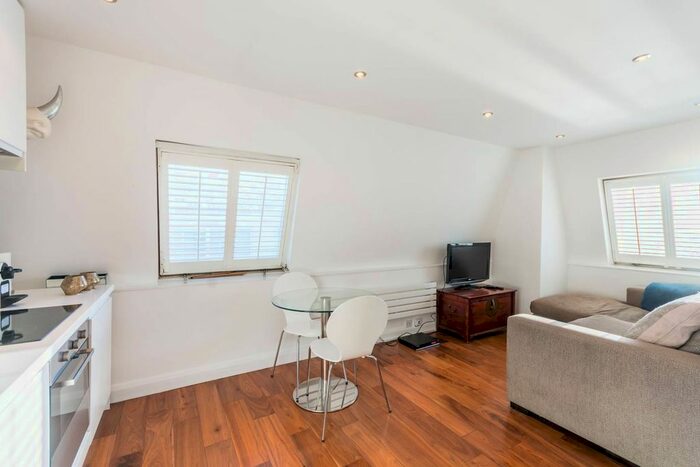 1 Bedroom Flat To Rent In Carburton Street, Fitzrovia, London, W1W