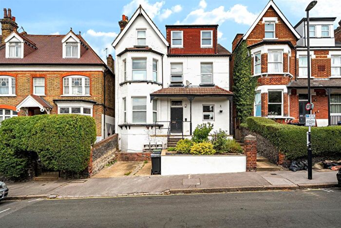 3 Bedroom Flat To Rent In Birdhurst Rise, South Croydon, CR2