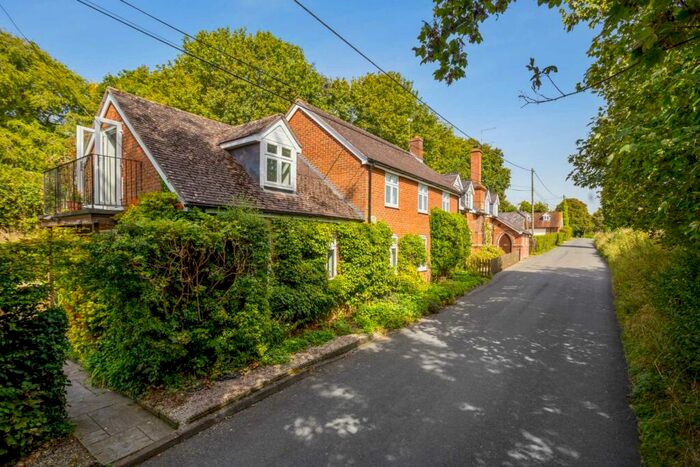 4 Bedroom Semi-Detached House For Sale In School Lane, East Garston, RG17