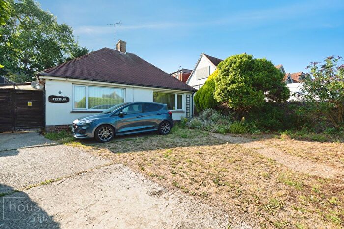 2 Bedroom Detached Bungalow For Sale In Flansham Lane, Bognor Regis, PO22