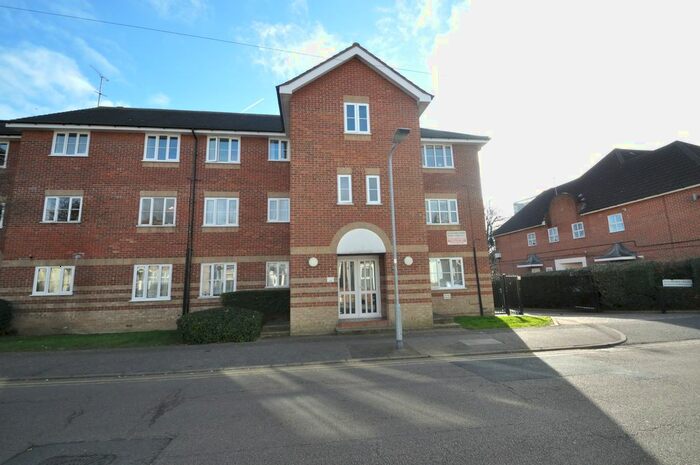 2 Bedroom Flat To Rent In Guildford Court, Southend On Sea, Essex, SS2