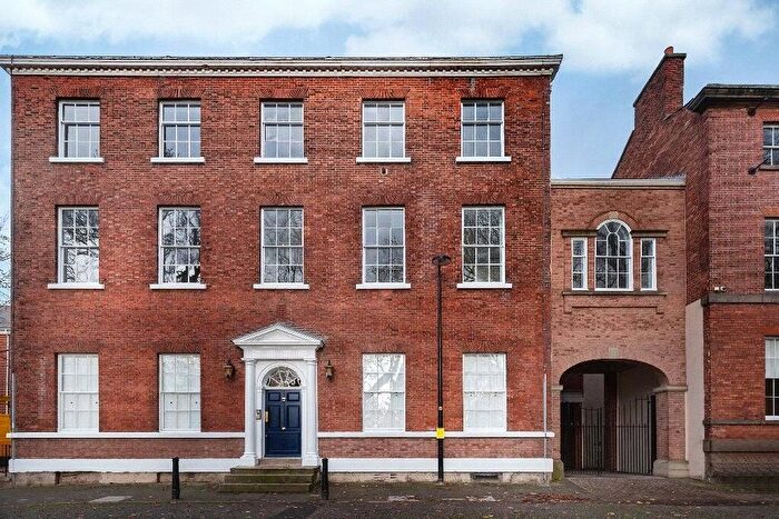2 Bedroom Flat For Sale In South Parade, Wakefield, WF1