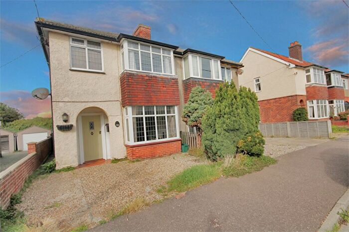 4 Bedroom Semi-Detached House For Sale In Woodberry Way, Walton On The Naze, CO14
