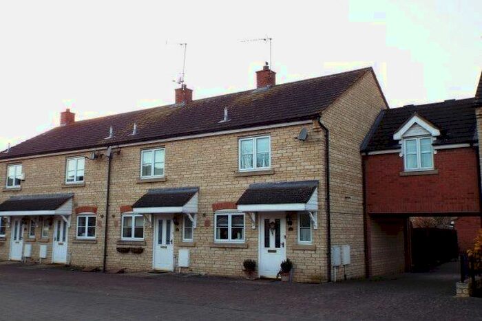 2 Bedroom Terraced House To Rent In Mallards Way, Bicester, OX26
