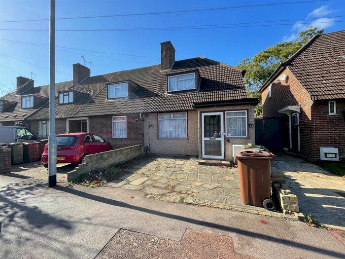 3 Bedroom End Of Terrace House To Rent In Bennetts Castle Lane, Becontree, Dagenham, RM8