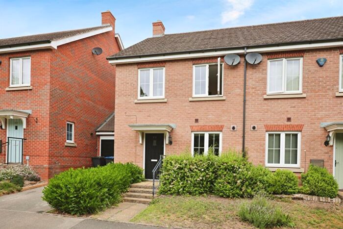 3 Bedroom End Of Terrace House For Sale In Wattons Lane, Southam, CV47