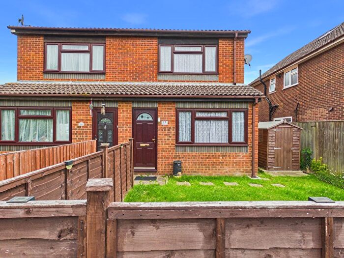 1 Bedroom Semi-detached House For Sale In Seaton Drive, Ashford, Middlesex, TW15