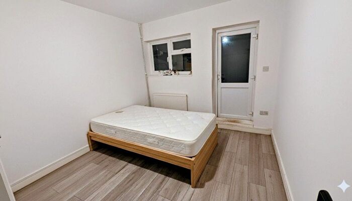 Studio To Rent In Cutenhoe Road, Luton, LU1