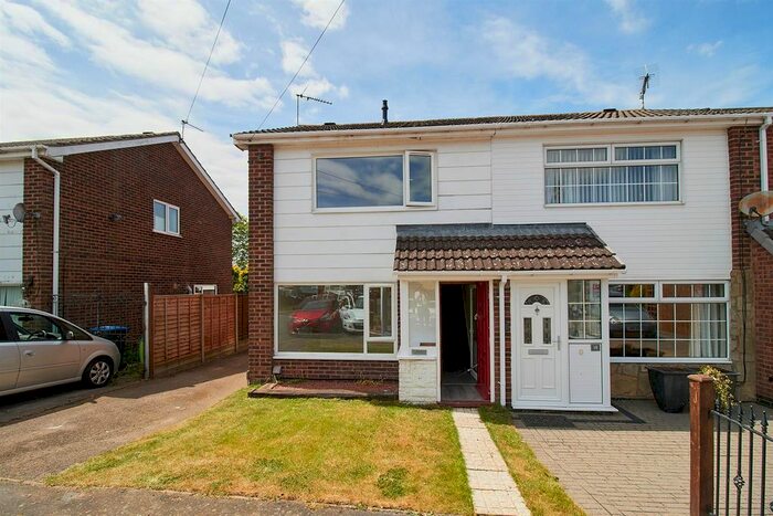 3 Bedroom Semi-Detached House To Rent In Lochmore Close, Hinckley, LE10