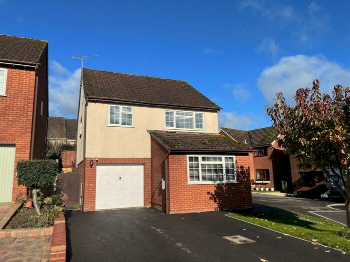 4 Bedroom House To Rent In Quarry Close, Sturminster Newton, DT10