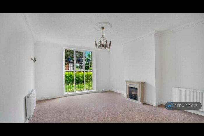 2 Bedroom Flat To Rent In Barnston Towers, Wirral, CH60