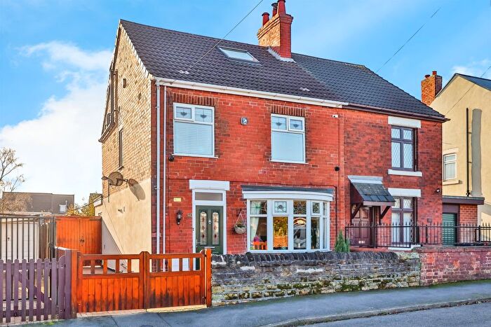 4 Bedroom Semi Detached House For Sale In Garden Road, Hucknall, Nottingham, NG15