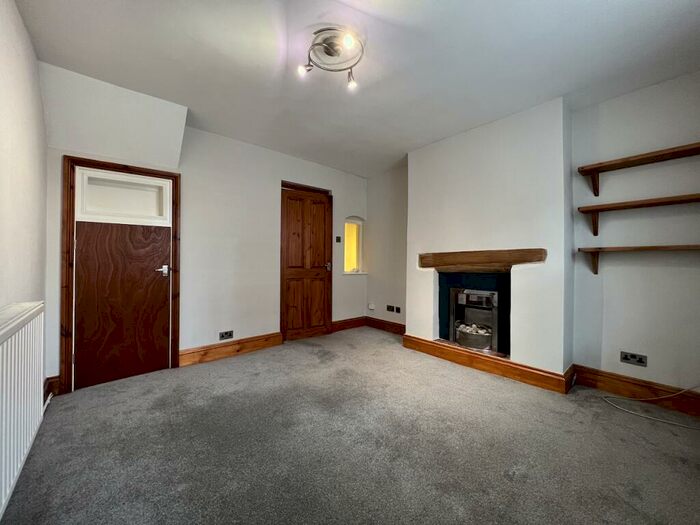 2 Bedroom End Of Terrace House To Rent In Stourbridge - Brook Street, DY8