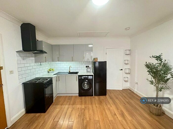 1 Bedroom Bungalow To Rent In Tomswood Hill, Essex, IG6