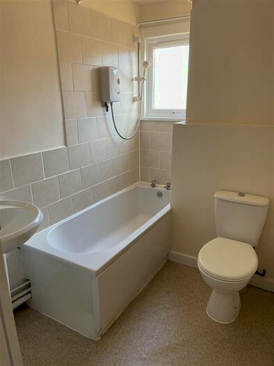 1 Bedroom Flat To Rent In Queen Street, Torquay, TQ1