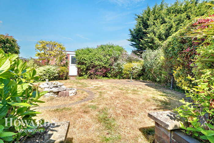 2 Bedroom Detached Bungalow For Sale In Marbella Green, Lowestoft, NR33