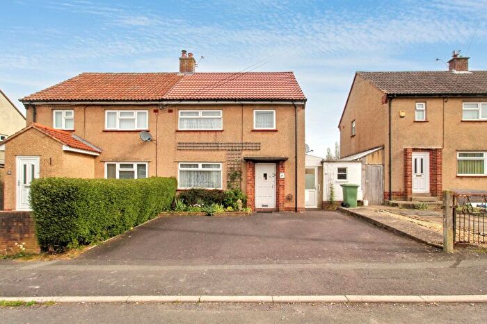 3 Bedroom Semi-Detached House For Sale In Portland Road, Street, BA16