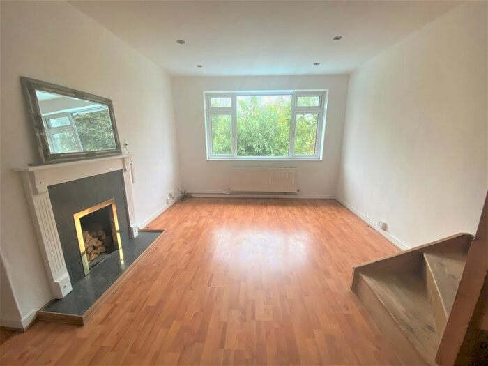 2 Bedroom Maisonette To Rent In Tredwell Close, Bromley, Kent BR2