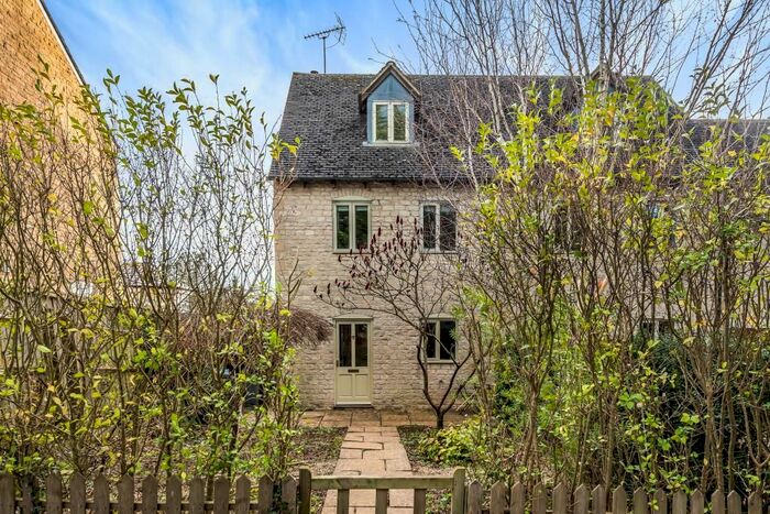 3 Bedroom End Of Terrace House For Sale In Worcester Road, Chipping Norton, OX7