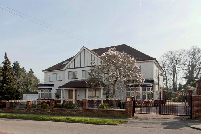8 Bedroom Property For Sale In Old Park Ridings, London, N21
