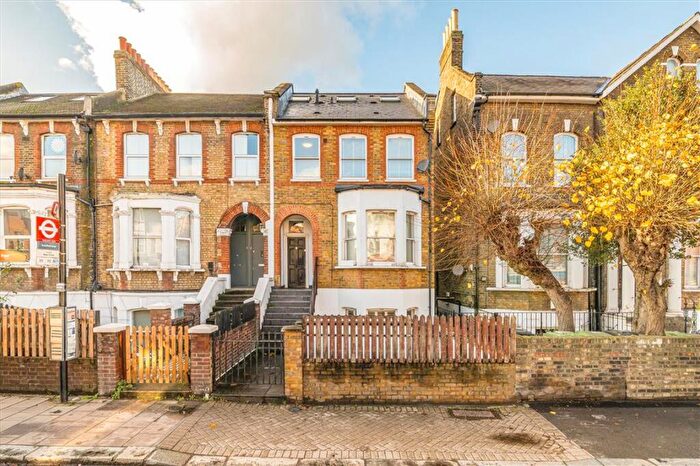2 Bedroom Flat For Sale In Brockley Road, Brockley, SE4