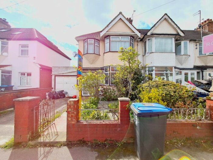 1 Bedroom Flat To Rent In Durants Road, Enfield, EN3