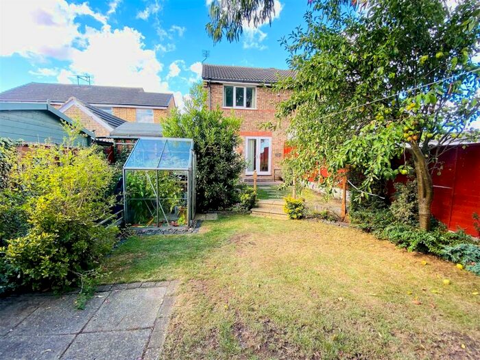 2 Bedroom Semi-Detached House For Sale In The Spinney, Newport, HU15