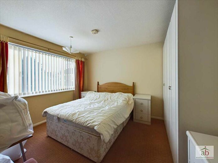 3 Bedroom End Of Terrace House For Sale In Beatrice Close, Ipswich, IP3