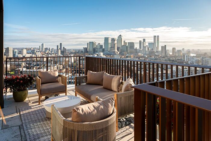 3 Bedroom Flat For Sale In Bow Green, Bow, E3