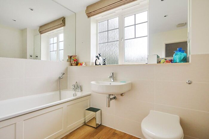 4 Bedroom Detached House For Sale In Beacon Rise, East Grinstead, West Sussex, RH19