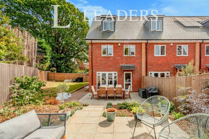 4 Bedroom End Of Terrace House To Rent In Hares Hill Close, Old Wickhurst Lane, RH12