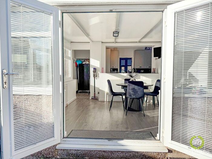 2 Bedroom Semi-detached House For Sale In Lyndhurst Avenue, Blackburn, BB1