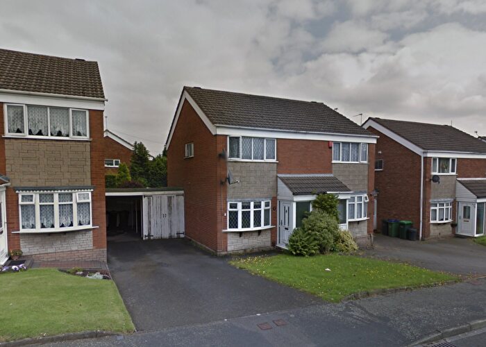 3 Bedroom Semi-Detached House To Rent In Ascot Close, Oldbury, B69